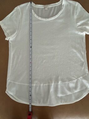 J.Crew Women’s Short Sleeve T Shirt
Ivory White
Medium